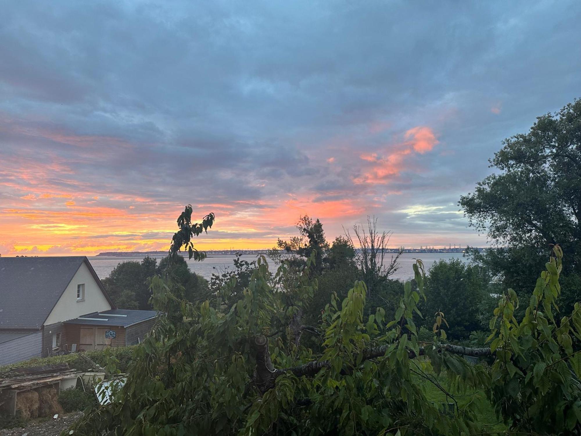 Gites De La Baie D'Honfleur Cricquebœuf Esterno foto